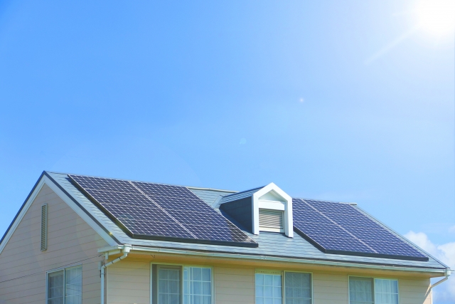 太陽光発電の「発電効率」とは？郡山市の専門家が徹底解説！